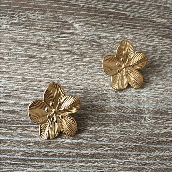 Bohemian flower stud earrings A680 - Picture 3 of 5